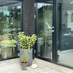 Architect-designed House With Sea Views Дом отдыха