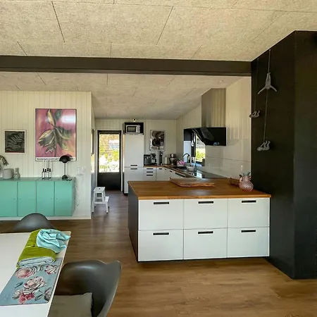 Architect-designed House With Sea Views Semesterbostad