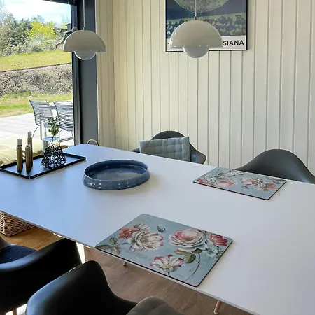 Semesterbostad Architect-designed House With Sea Views