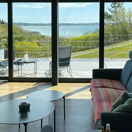 Semesterbostad Architect-designed House With Sea Views *